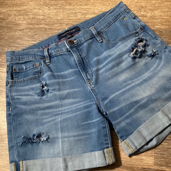 Tommy Hilfer denim distressed jeans shorts size 10 - Picture 4 of 9